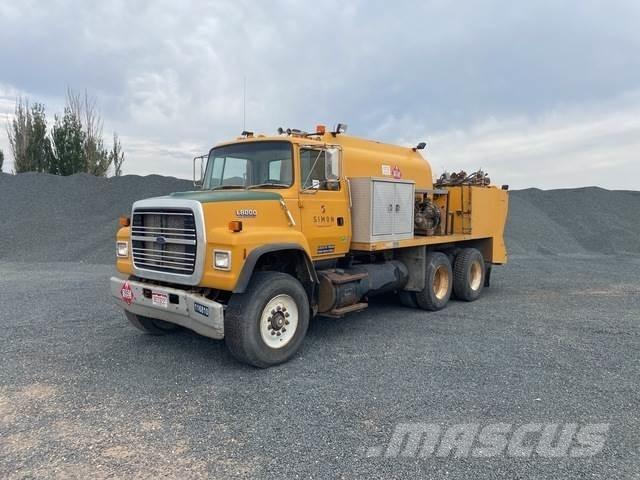 Ford LNT8000 Camiones cisterna