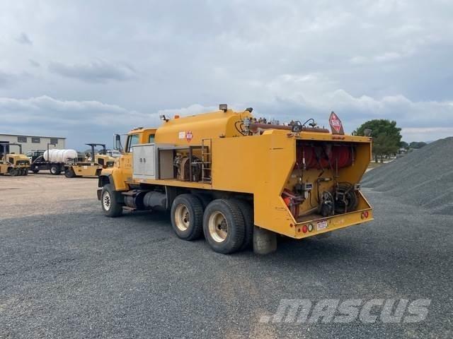 Ford LNT8000 Camiones cisterna