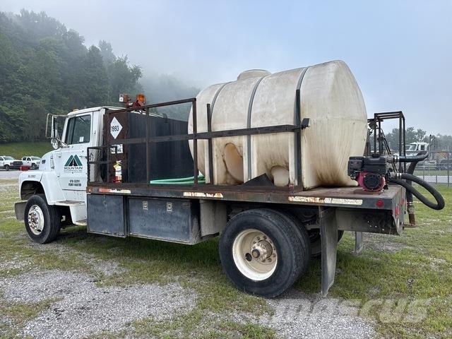 Ford LNT8000 Camiones cisterna