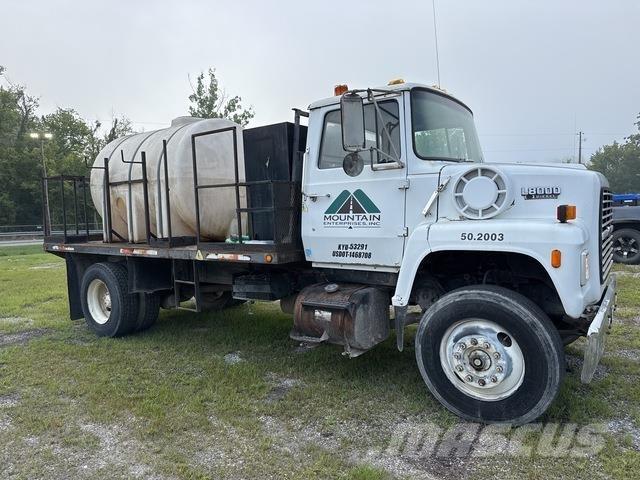 Ford LNT8000 Camiones cisterna