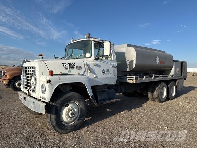 Ford LT8000 Camiones cisterna