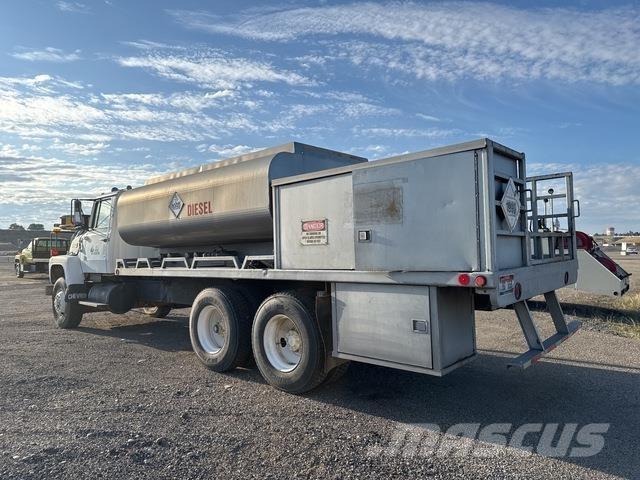 Ford LT8000 Camiones cisterna