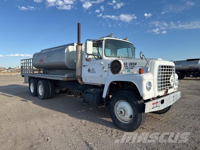 Ford LT8000 Camiones cisterna