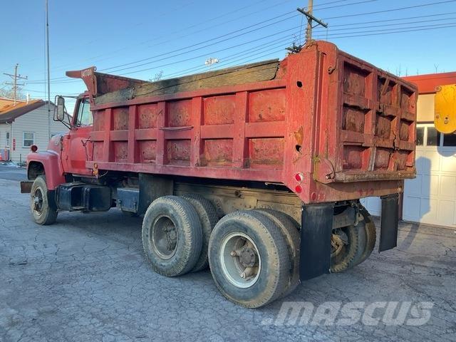 Ford LT8000 Camiones bañeras basculantes o volquetes