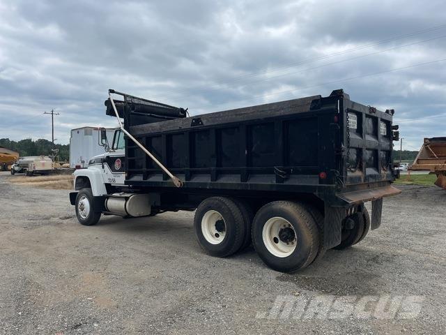 Ford LT9000 Camiones bañeras basculantes o volquetes