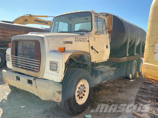 Ford LT9000 Camiones cisterna