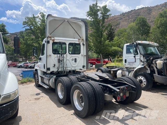 Freightliner  Cabezas tractoras