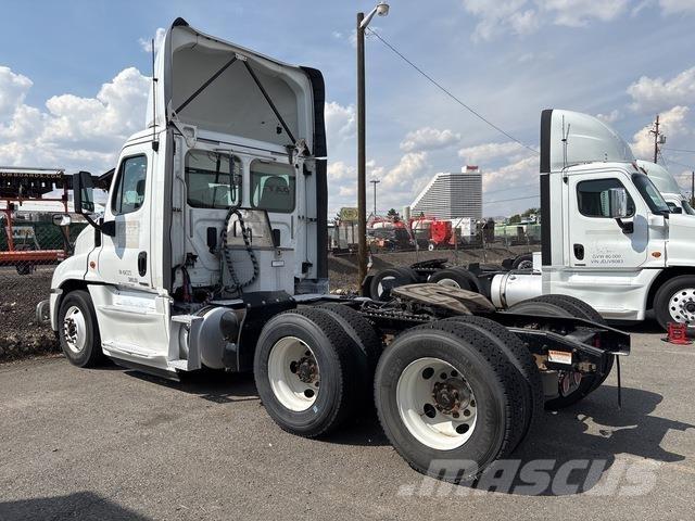 Freightliner  Cabezas tractoras