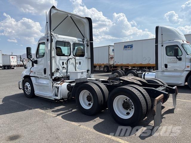 Freightliner  Cabezas tractoras