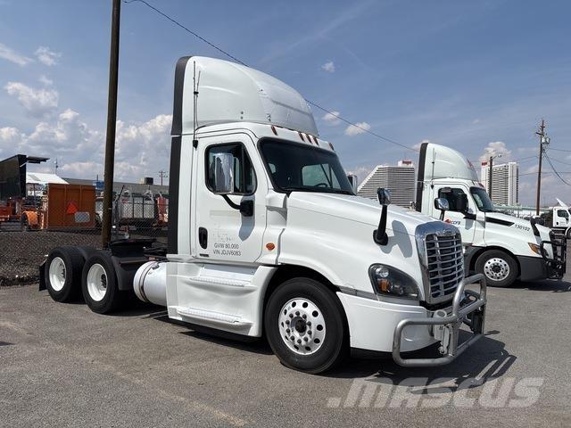 Freightliner  Cabezas tractoras