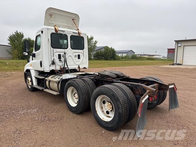 Freightliner  Cabezas tractoras