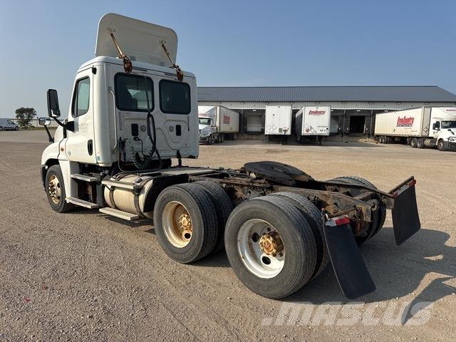 Freightliner  Cabezas tractoras