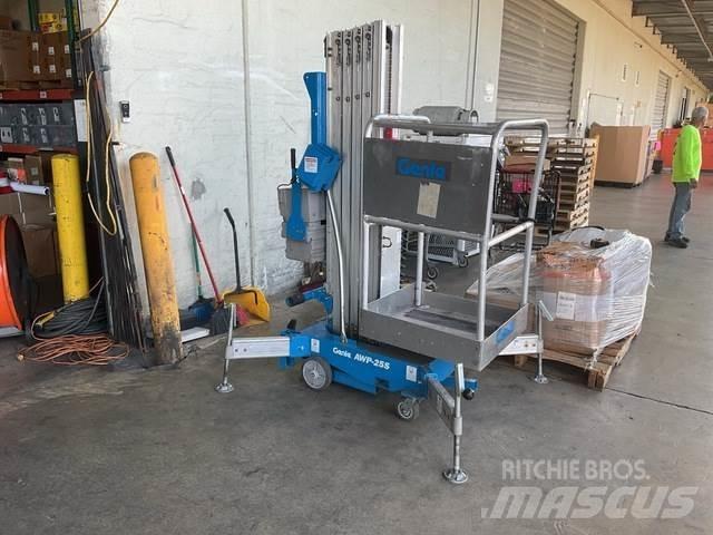 Genie AWP-25S Ascensores de personal y montacargas de acceso