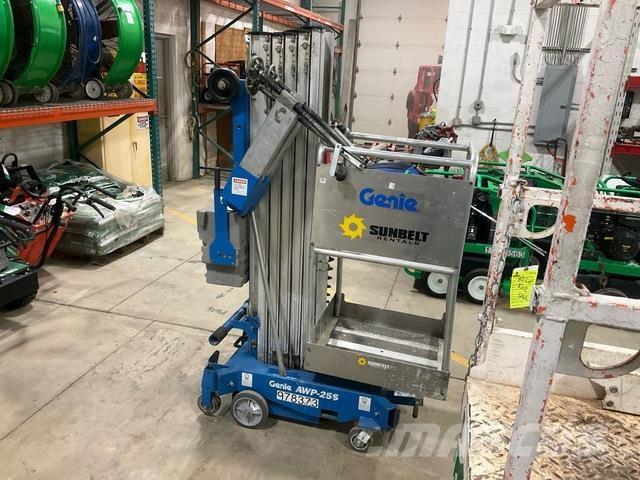 Genie AWP-25S Ascensores de personal y montacargas de acceso