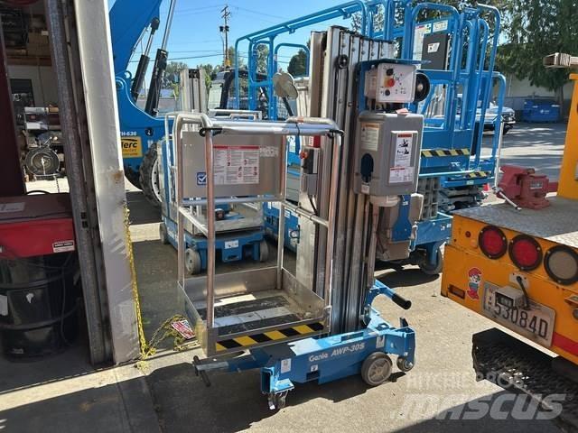 Genie AWP-30S Ascensores de personal y montacargas de acceso