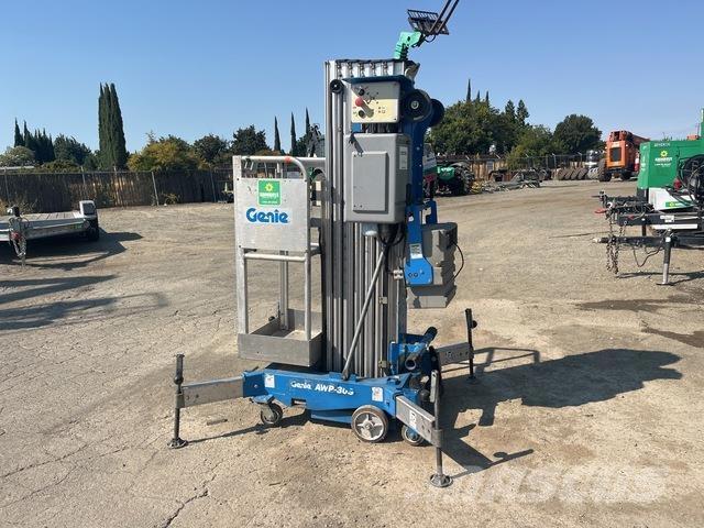 Genie AWP-30S Ascensores de personal y montacargas de acceso