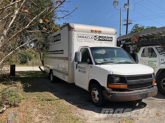 GMC Savana Camiones caja cerrada