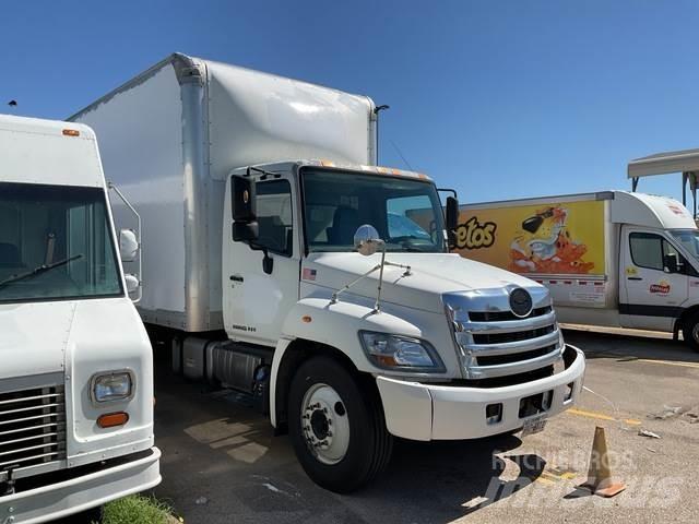 Hino 238 Camiones caja cerrada