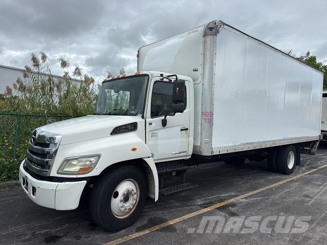 Hino 238 Camiones caja cerrada