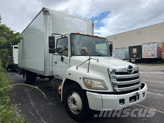 Hino 238 Camiones caja cerrada