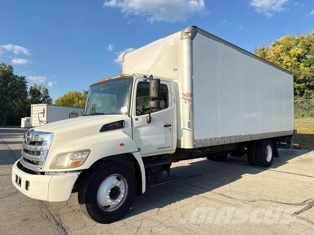 Hino 238 Camiones caja cerrada