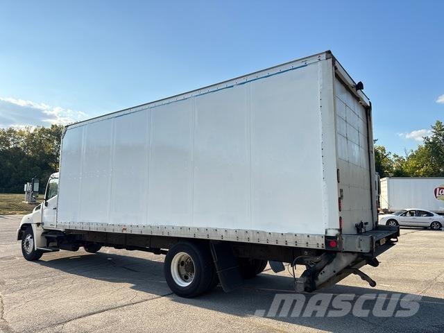 Hino 238 Camiones caja cerrada