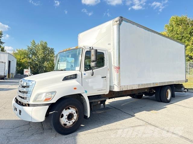 Hino 238 Camiones caja cerrada