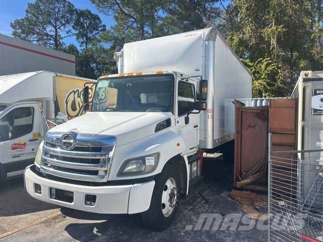 Hino 238 Camiones caja cerrada