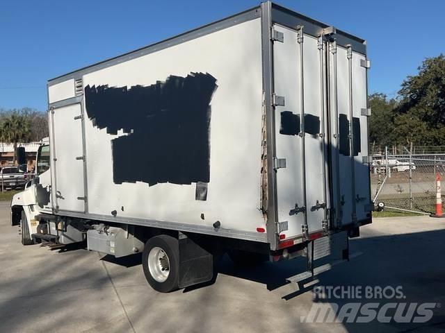 Hino 258 Camiones caja cerrada