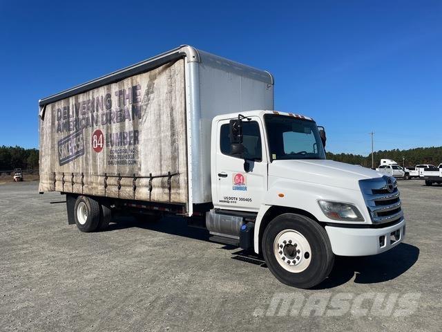 Hino 268 Camión con caja abierta