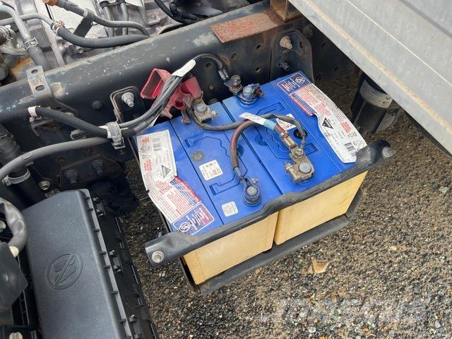 Hino 300 721 Camiones caja cerrada