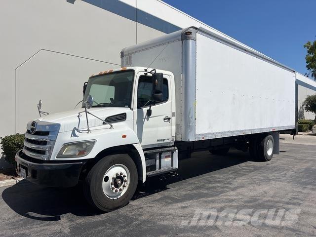 Hino 338 Camiones caja cerrada