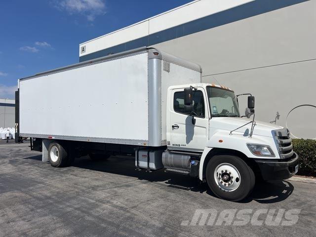 Hino 338 Camiones caja cerrada