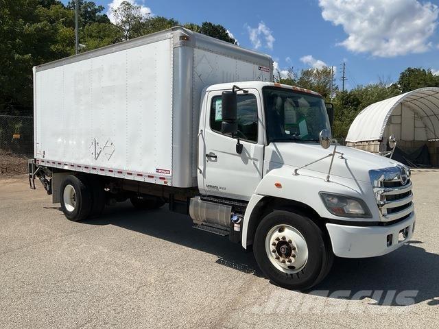 Hino 338 Camiones caja cerrada
