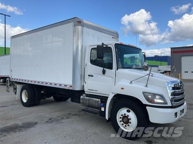Hino 338 Camiones caja cerrada