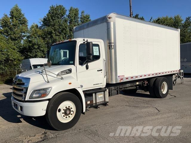 Hino 338 Camiones caja cerrada