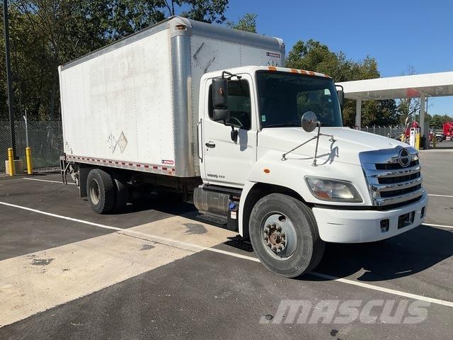 Hino 338 Camiones caja cerrada
