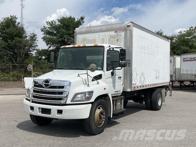Hino 338 Camiones caja cerrada