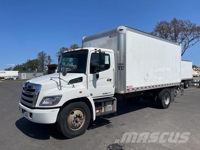 Hino 338 Camiones caja cerrada