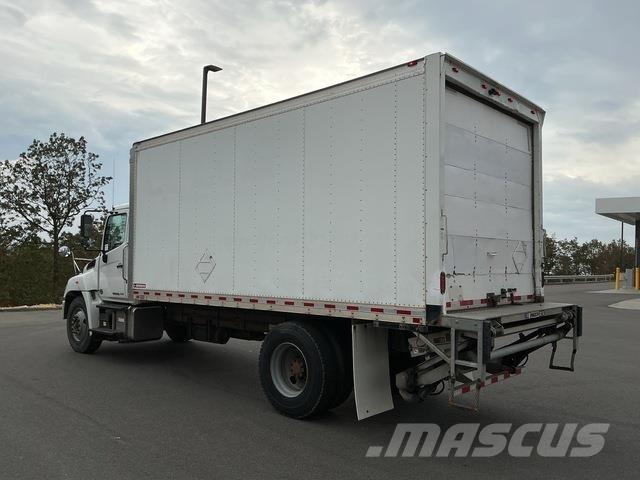 Hino 338 Camiones caja cerrada