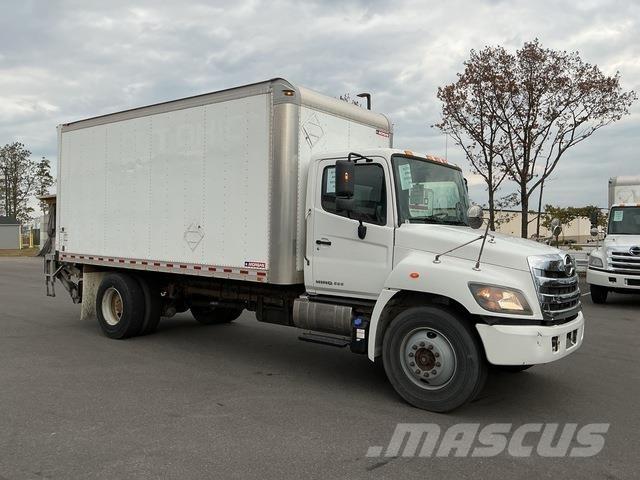 Hino 338 Camiones caja cerrada