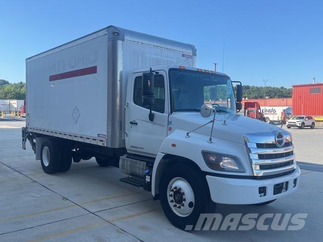Hino 338 Camiones caja cerrada