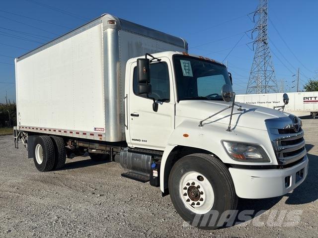 Hino 338 Camiones caja cerrada
