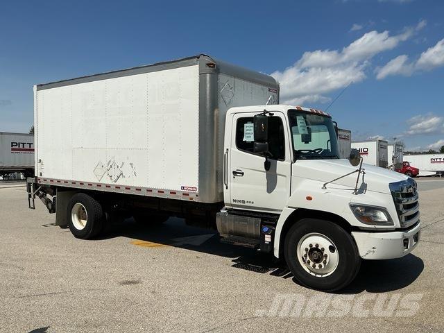 Hino 338 Camiones caja cerrada