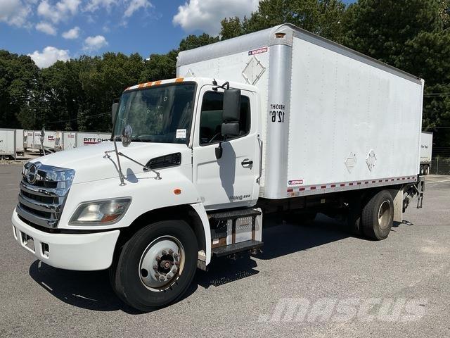 Hino 338 Camiones caja cerrada