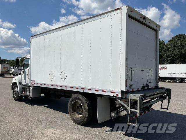 Hino 338 Camiones caja cerrada