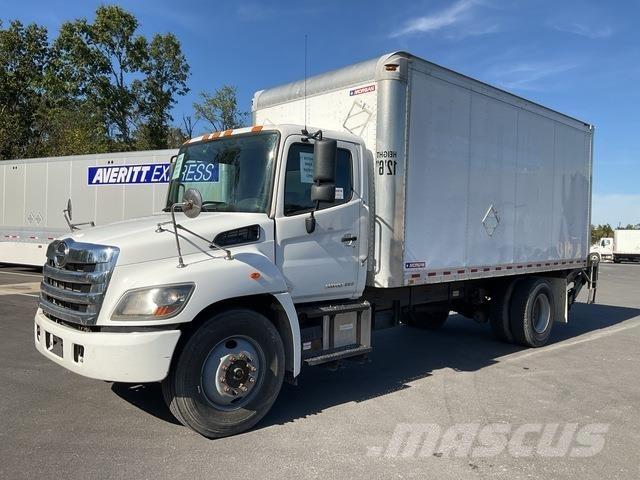 Hino 338 Camiones caja cerrada