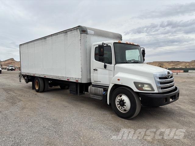 Hino 338 Camiones caja cerrada