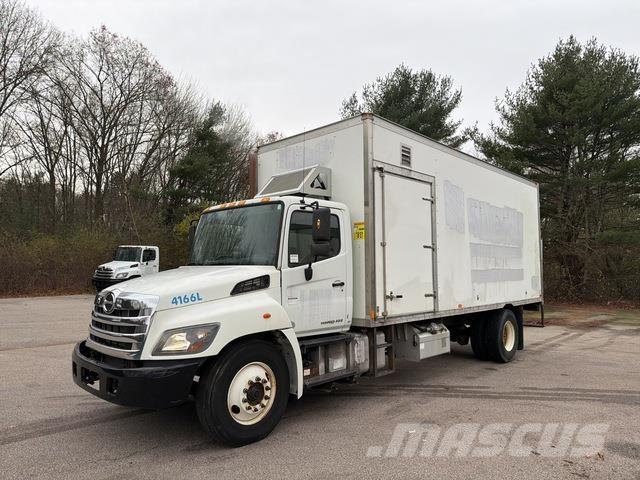 Hino 338 Camiones caja cerrada
