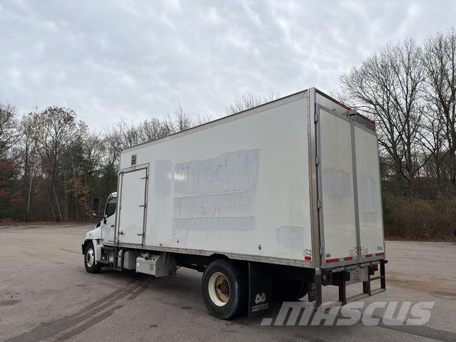 Hino 338 Camiones caja cerrada